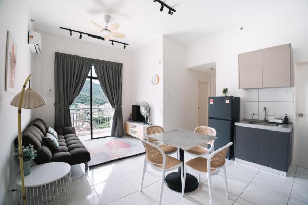 A la foto es mostra l'objecte NEW The Sun 3Bedrooms 10pax 2CP situat a la ciutat de Bayan Lepas.