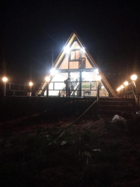 På billedet ses objektet Farah's Cottage beliggende i byen Bilāl.