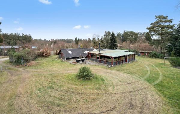 Na fotografii je vidět objekt 4 Bedroom Cozy Home In Ans By nacházející se ve městě Ans.