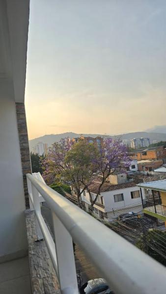 På billedet ses objektet Apartamento con balcón fresco beliggende i byen Cali.