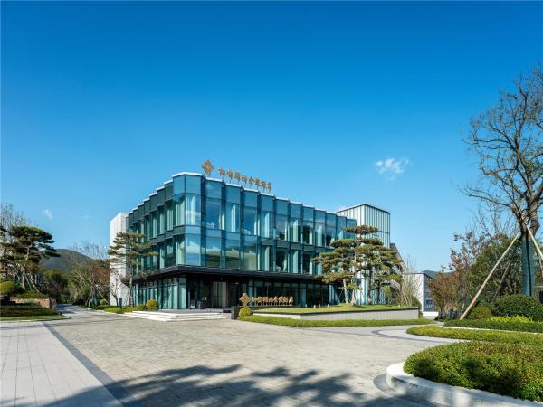 På billedet ses objektet Yibo Jinling Hotel Moganshan beliggende i byen Houhong.