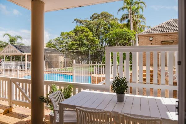 Foto 2: Sunset Poolside - Pool, Wi-Fi, Tennis Court, Walk to the Beach!