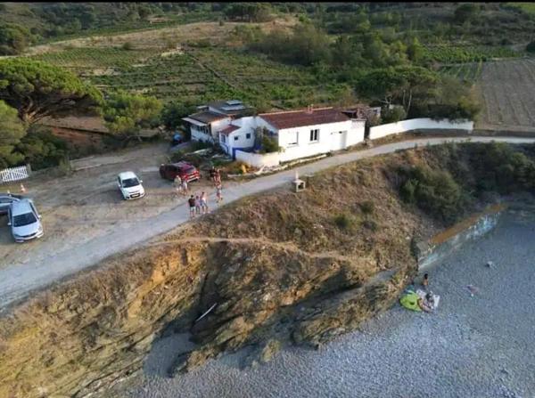 Στη φωτογραφία φαίνεται το αντικείμενο Bord de Mer Paulilles που βρίσκεται στην πόλη Port-Vendres.