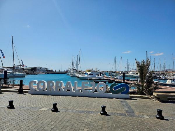 På billedet ses objektet Corralejo Coliving by Amazzzing Travel beliggende i byen Corralejo.