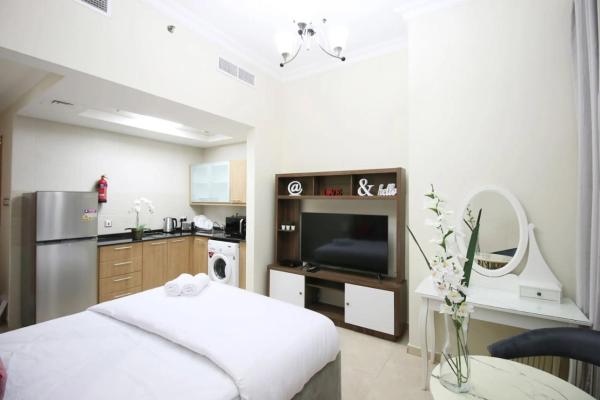 Photo 2 : Studio in Dubai Marina by beach & Metro - Z313