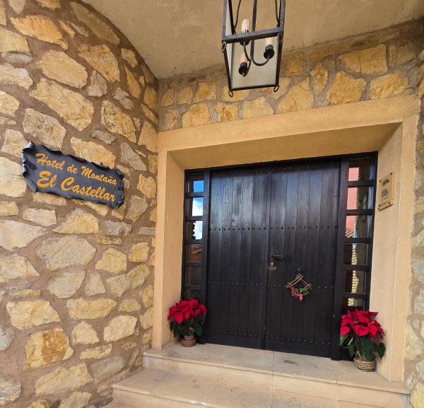 A la foto es mostra l'objecte Hotel el Castellar situat a la ciutat de Royuela.
