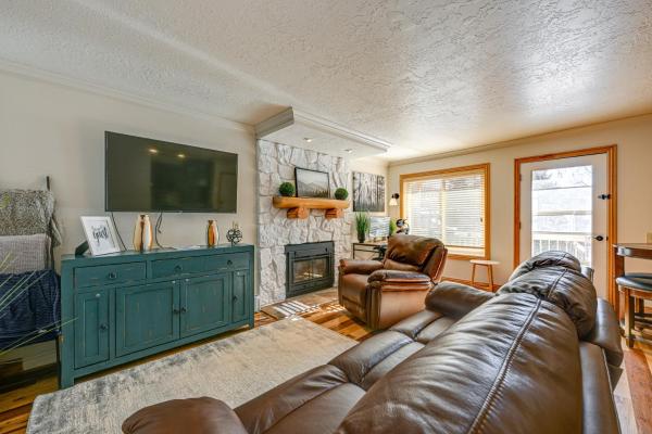 A la foto es mostra l'objecte Walk to Giant Steps Mtn Retreat with Hot Tub Access situat a la ciutat de Brian Head.