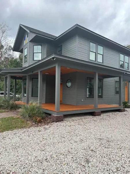 Na fotografii je vidět objekt Gator Grove - Queen Ann Grey - New Build! nacházející se ve městě Gainesville.