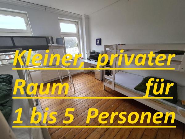 Kuvassa näkyy kohde small private room for 1 to 5 people, joka sijaitsee kaupungissa Essen.