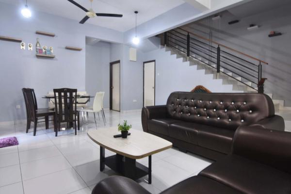 A Stylish 4br Home With Private Pool - Johor Bahru