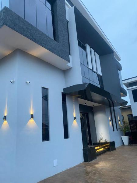Auf dem Foto ist das Objekt C33 Apartments and suites in der Stadt Enugu zu sehen.