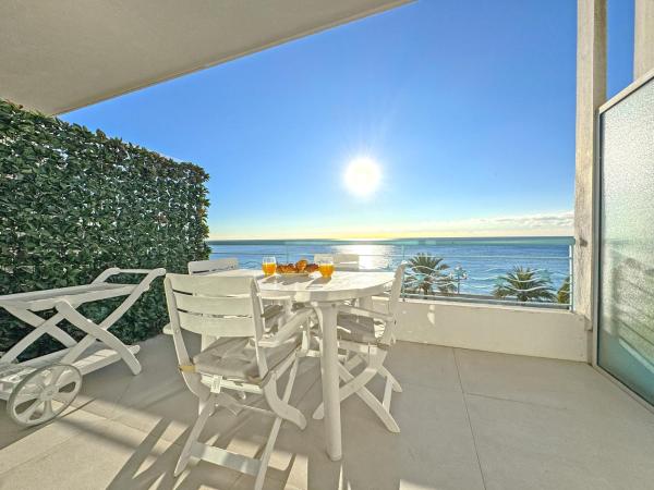 A la foto es mostra l'objecte Sea Front Condo Promenade situat a la ciutat de Niça.