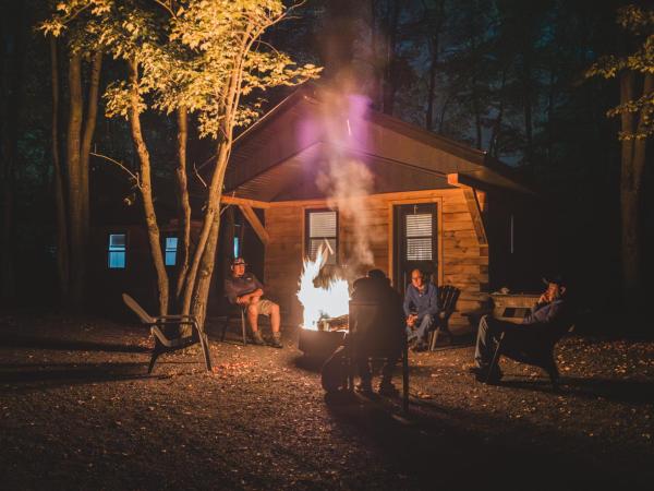 Na fotografii je vidět objekt Mini-Chalet - Abenaki Aventure nacházející se ve městě Saint-Francois-du-Lac.