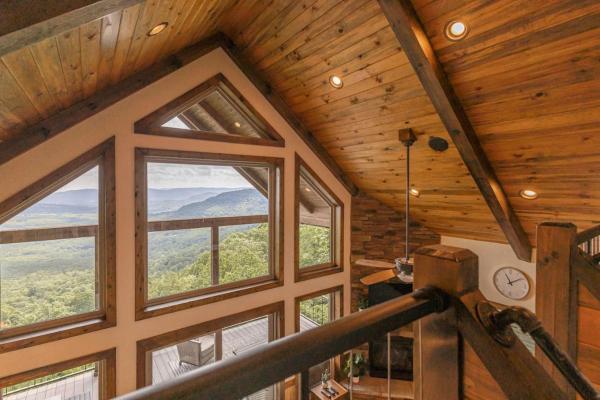 A la foto es mostra l'objecte Canyon View Treehouse- Relaxing Getaway in Jasper with an Amazing View situat a la ciutat de Lurton.
