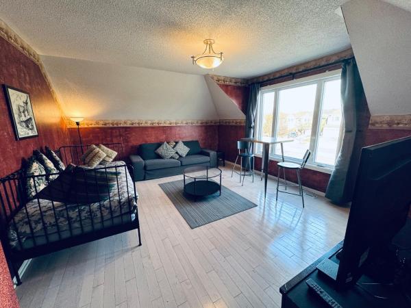 Na fotografii je vidět objekt Sunnys Home Stays TorontoMississauga Pvt Entrance 2B'Rm Bath Living & Kitchen nacházející se ve městě Streetsville.