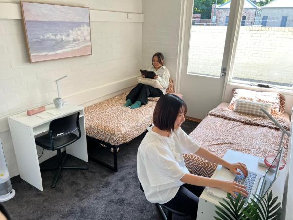 Na foto é possível ver o objeto Ozi House Group localizado na cidade de Melbourne.