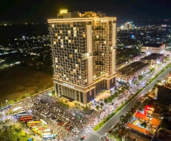 Op de foto is het object Apec Mandala Hotel-Spa Whyndham Tuy Hòa te zien, gelegen in de stad Phước Hậu.
