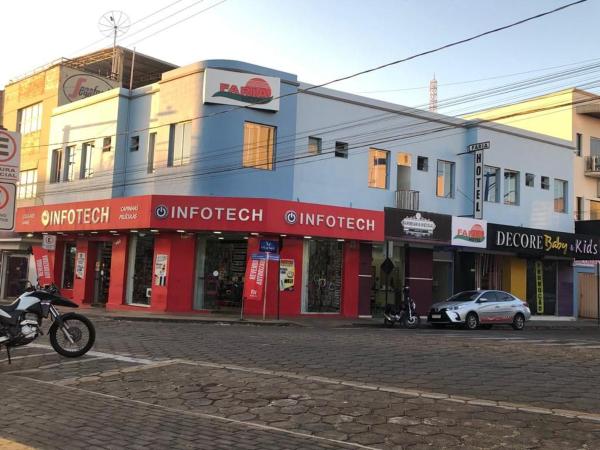 Nella foto è visibile l'oggetto Hotel Faria situato nella città di Piauí.
