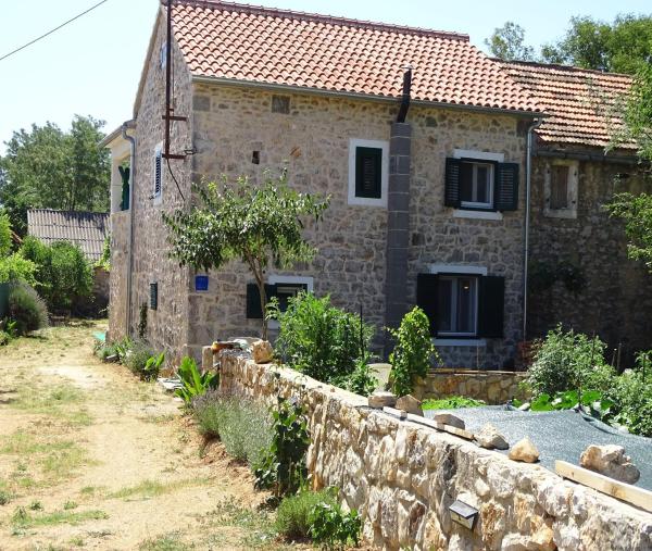 Na zdjęciu widoczny jest obiekt Landhaus Kostela położony w mieście Prović.