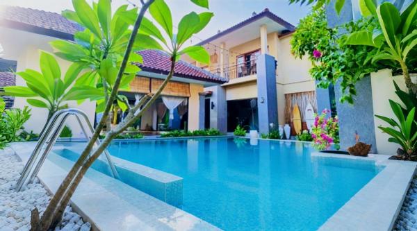 照片显示了位于Jimbaran市的Tattva Uluwatu, Surf & Yoga Retreat物件。