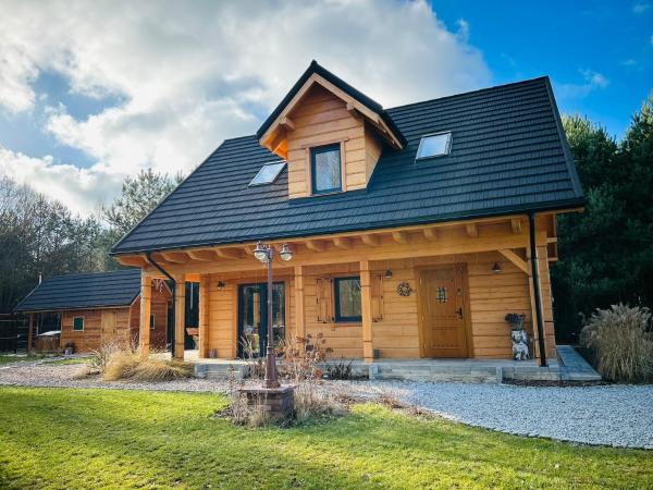 Na zdjęciu widoczny jest obiekt Dom z bala sauna jacuzzi Saunowisko położony w mieście Twardogóra.
