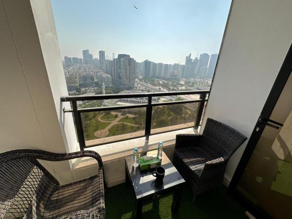 Na fotografii je vidět objekt Wonder Balcony Stay Abu Dhabi nacházející se ve městě Abú Zabí.