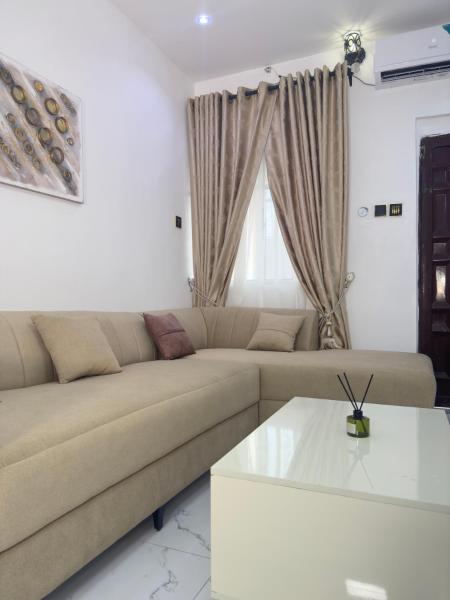 En la foto se muestra el objeto Goldeekoin Apartment and Hotel ubicado en la ciudad de Effurun.