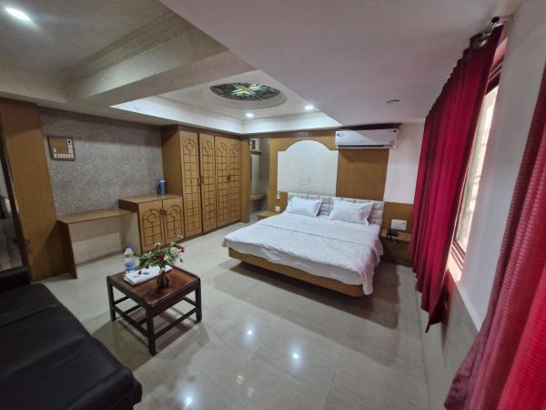 Na zdjęciu widoczny jest obiekt Hotel Paradise położony w mieście Jamnagar.
