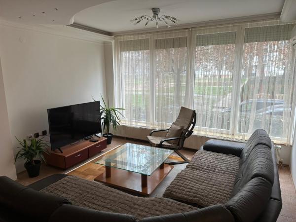 På bildet vises objektet Su Apartment som ligger i byen Šuto Orizari.