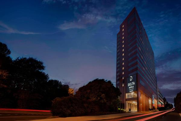 A la foto es mostra l'objecte Delta Hotels by Marriott Richmond Downtown situat a la ciutat de Richmond.