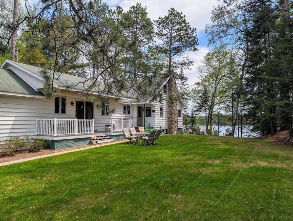 A la foto es mostra l'objecte Sunrise Shores Retreat in Three Lakes WI situat a la ciutat de Crandon.