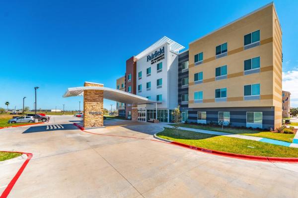 The photo shows the Fairfield Inn & Suites by Marriott Corpus Christi Central located in the city of Corpus Christi.