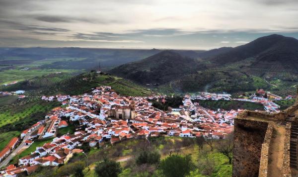 På bildet vises objektet La Casa del Barranco que mira al Pico som ligger i byen Feria.