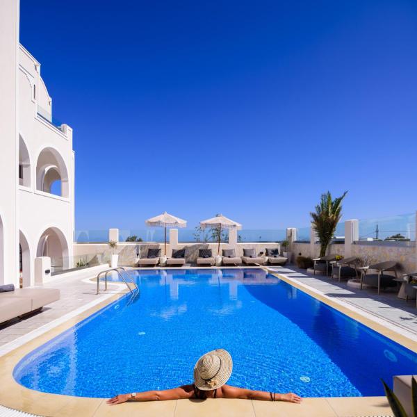 A la foto es mostra l'objecte Astir Thira Hotel situat a la ciutat de Fira.