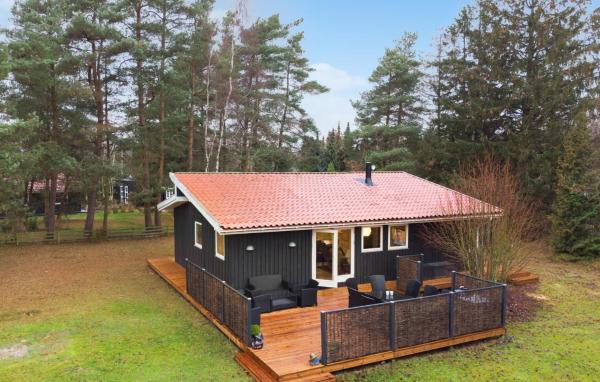 På billedet ses objektet 4 Bedroom Cozy Home In Væggerløse beliggende i byen Skelby.