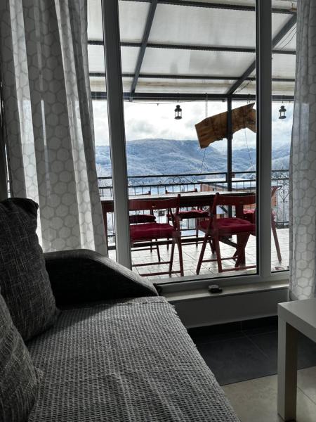 Auf dem Foto ist das Objekt Vila Jovana i Andrea in der Stadt Mavrovo-Nationalpark zu sehen.