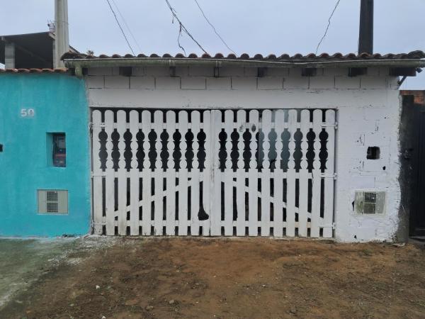 A la foto es mostra l'objecte Luga tranquilo situat a la ciutat de Mongaguá.