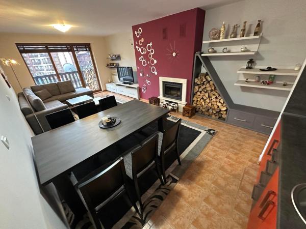 A la foto es mostra l'objecte Penthouse 2 Bedroom Apartment w fireplace situat a la ciutat de Bansko.