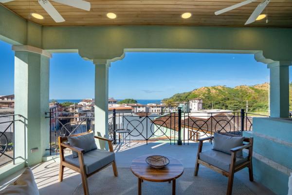 Op de foto is het object Sophisticated Modern Home with Ocean Views, Gorgeous Master Suites & Private Jacuzzi te zien, gelegen in de stad Playa Danta.