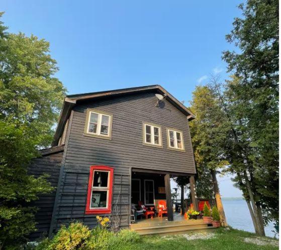 Nella foto è visibile l'oggetto Shelley's Bay situato nella città di Ompah.