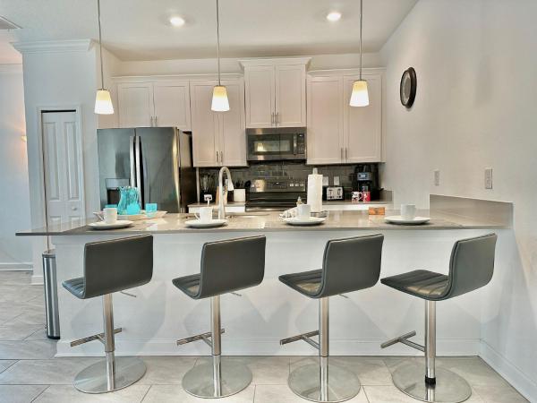 Luxury 5 Bedroom 4 Bath Private Pool Home 240 - Florida