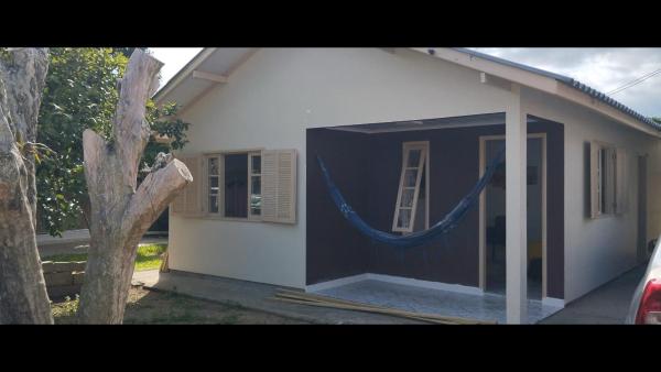 Na fotografii je vidět objekt Residencia Praia da Vila nacházející se ve městě Imbituba.