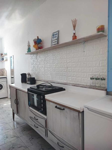 A la foto es mostra l'objecte Studio Lachania situat a la ciutat de Lakhania.