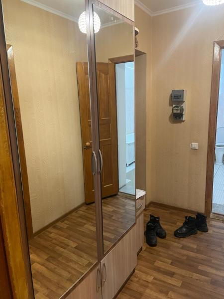 На фото показан объект 1-комнатная улучшенная квартира, расположенный в городе Aqsū.