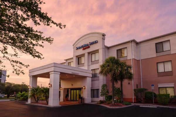 写真にはクリアウォーター市にあるSpringHill Suites St Petersburg Clearwaterが写っています。