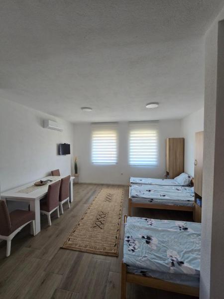 På billedet ses objektet Apartman Ðorović 1 beliggende i byen Postenje.