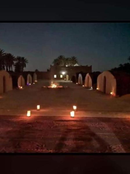 A la foto es mostra l'objecte Hammadi Camp situat a la ciutat de M'Hamid El Ghizlane.
