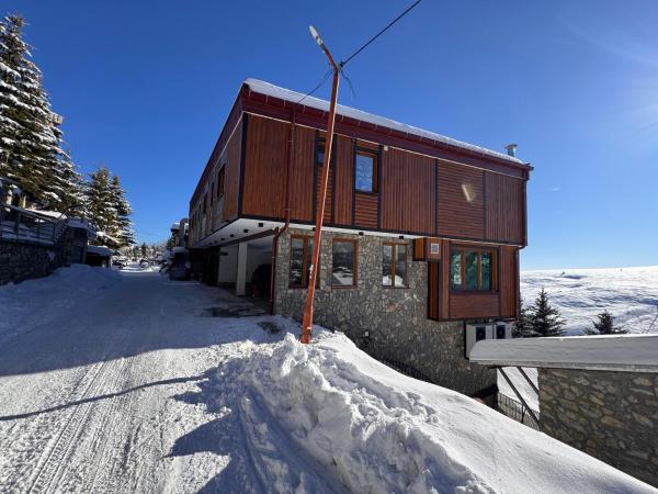 Na foto é possível ver o objeto Casa Leone Hotel&Restaurant localizado na cidade de Siničane.