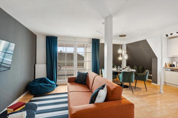 A la foto es mostra l'objecte maremar - Design-Maisonette am Holzmarkt - Luxus Boxspringbetten - Arbeitsplatz - Loggia situat a la ciutat de Verden.