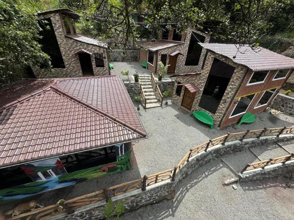 På billedet ses objektet Cabañas El Guayabillo - Baños de agua Santa beliggende i byen Cusúa.
